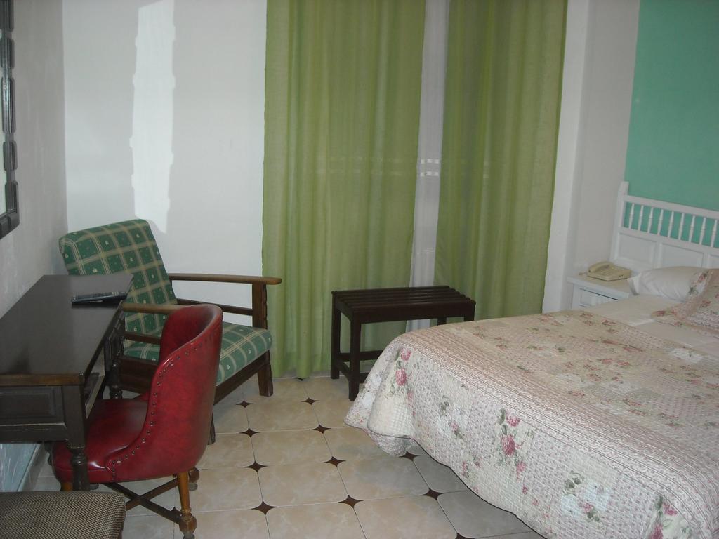 Hostal Residencia Avenida Cuenca  Exterior photo